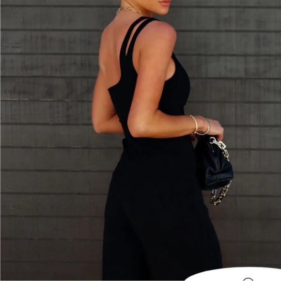 NWT Vici \\ Olia Black ‘Brayden’ One Shoulder Jumpsuit - Picture 2 of 16